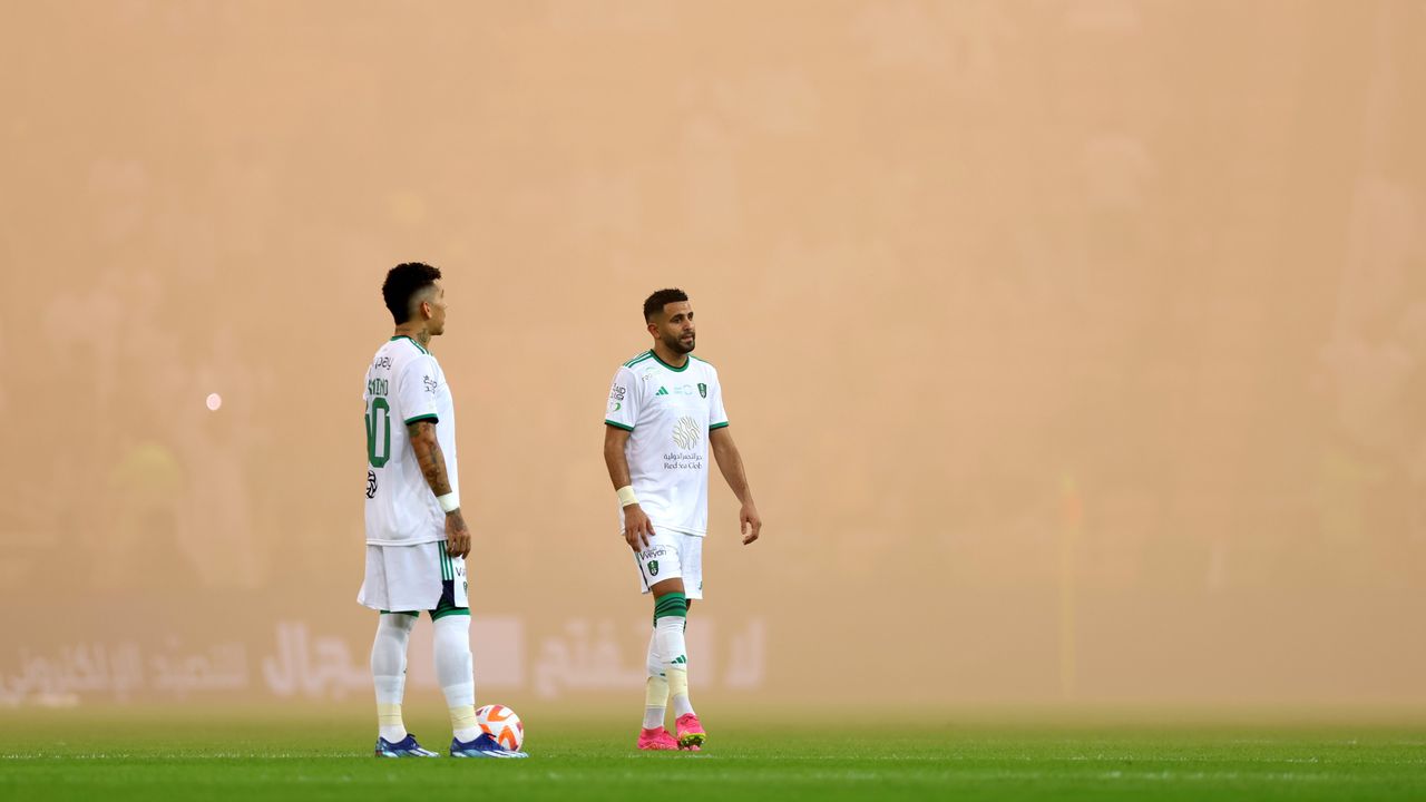 مباراة الاتحاد ضد الأهلي لكرة القدم 2023-24 MW10 غيتي إيماجز - 170935931