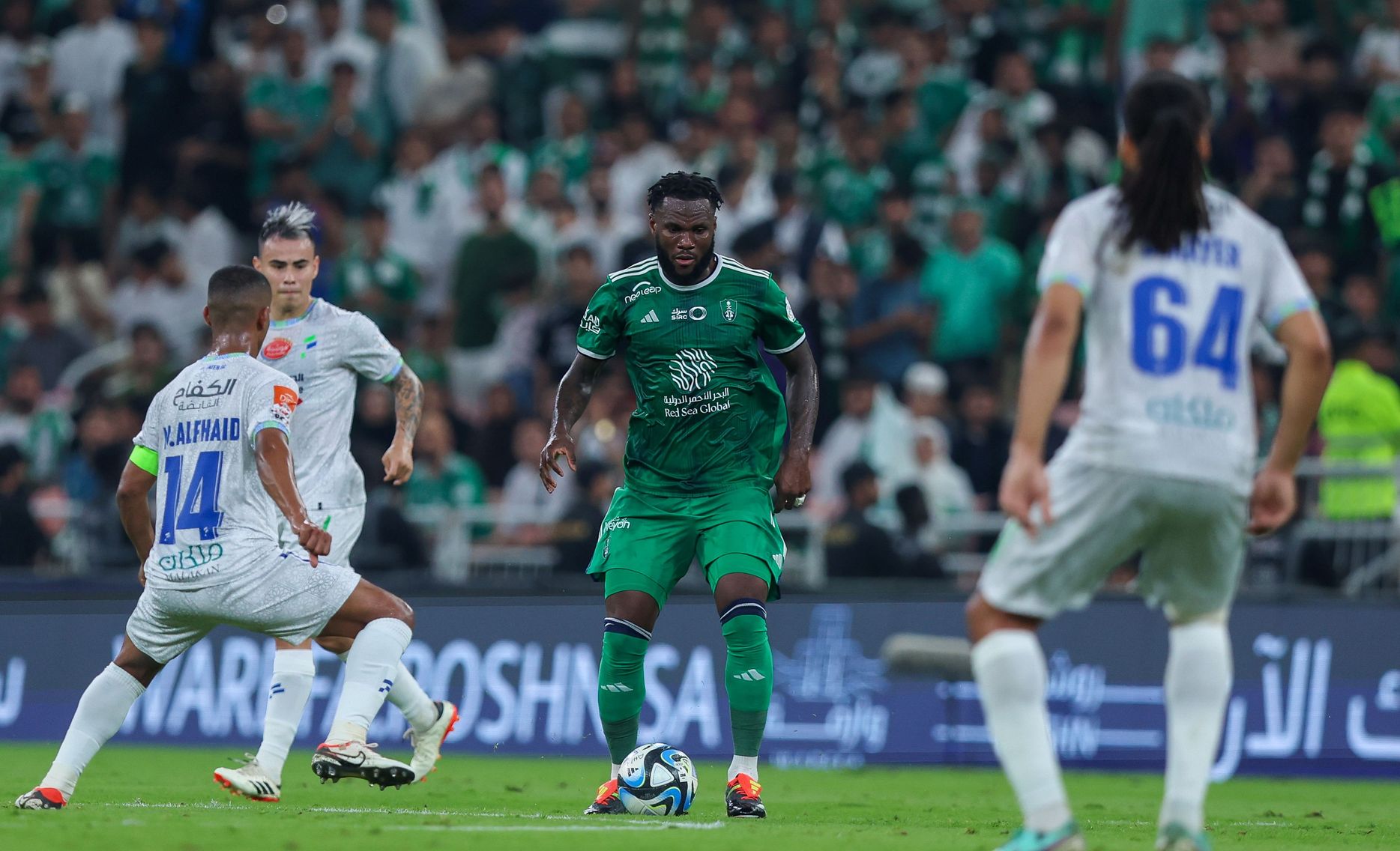 Al-Ettifaq dan Al-Ahli Saudi Berbagi Poin dalam Laga Ketat di Saudi Pro League