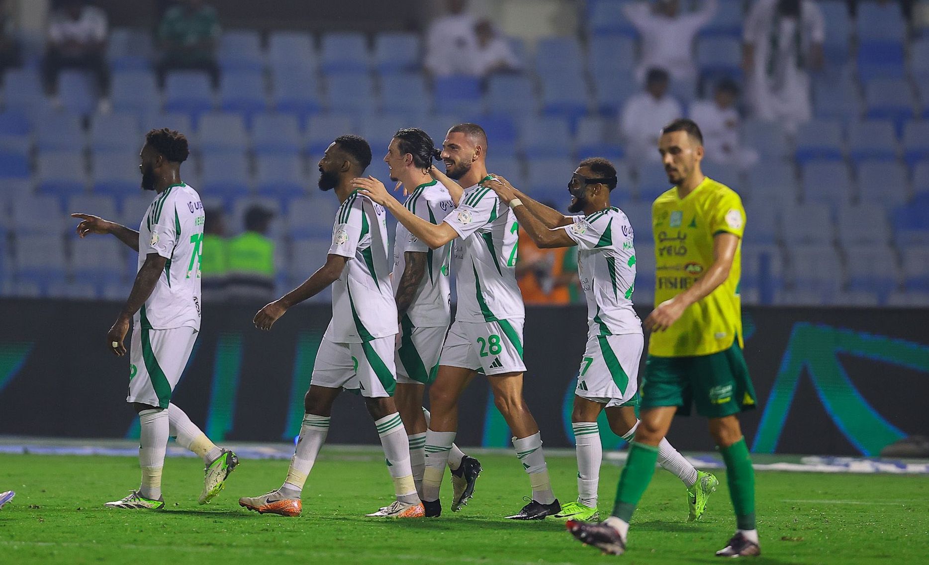 الأهلي ينتصر على الخليج 3-0