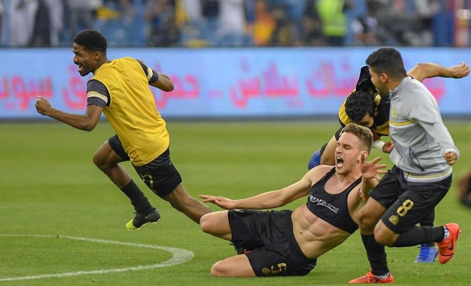 برونو اوفيني يحتفل بهدفه في مرمى الهلال في ديربي العاصمة مارس 2019 الذي شهد انتصار النصر 3-2