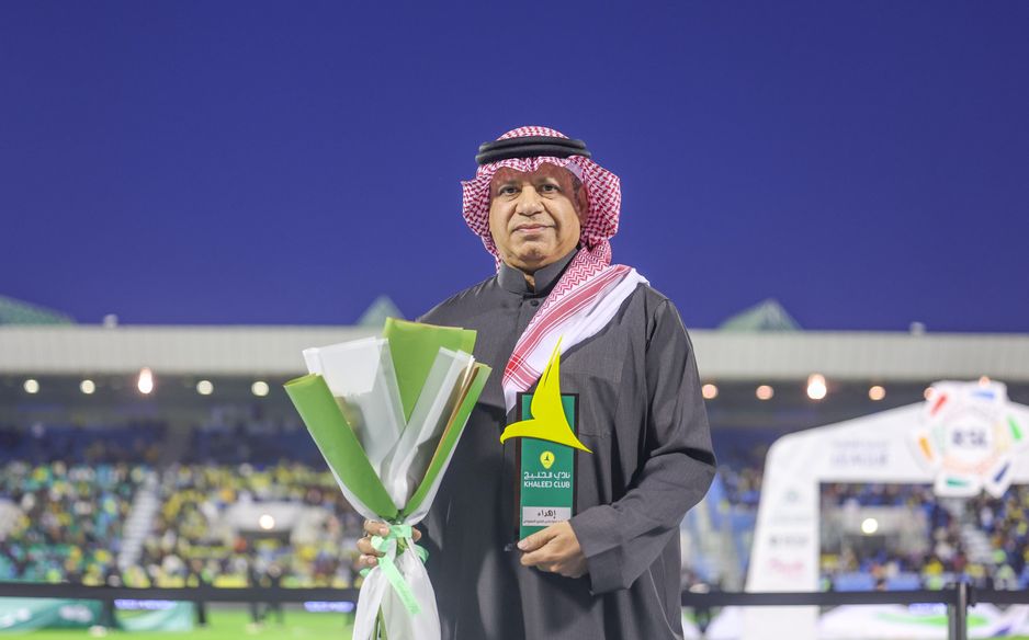 تكريم عبدالله جعفر الزاكي في لقاء الخليج والنصر