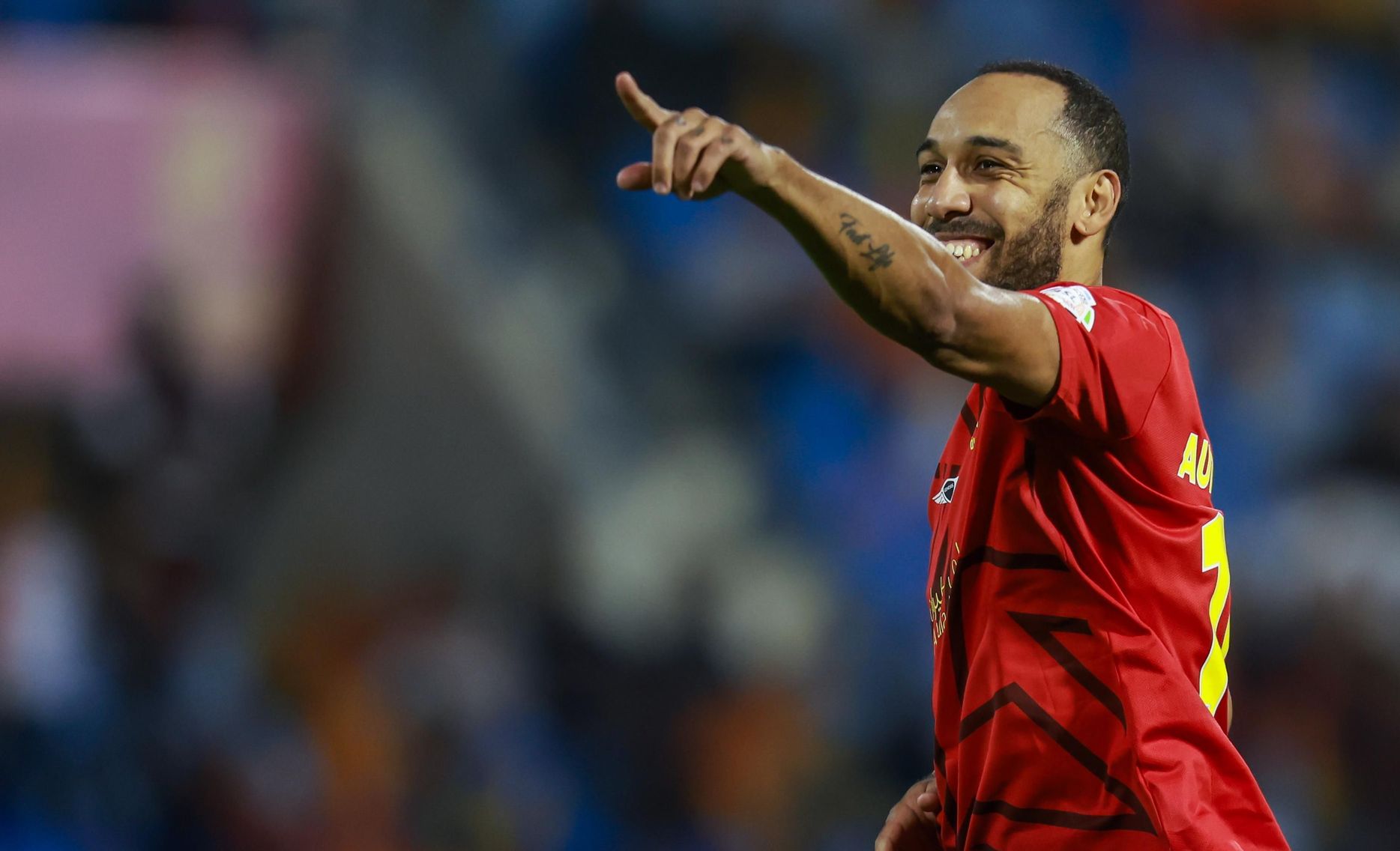 أوباميانغ لاعب القادسية يحتفل بهدفه أمام الرائد