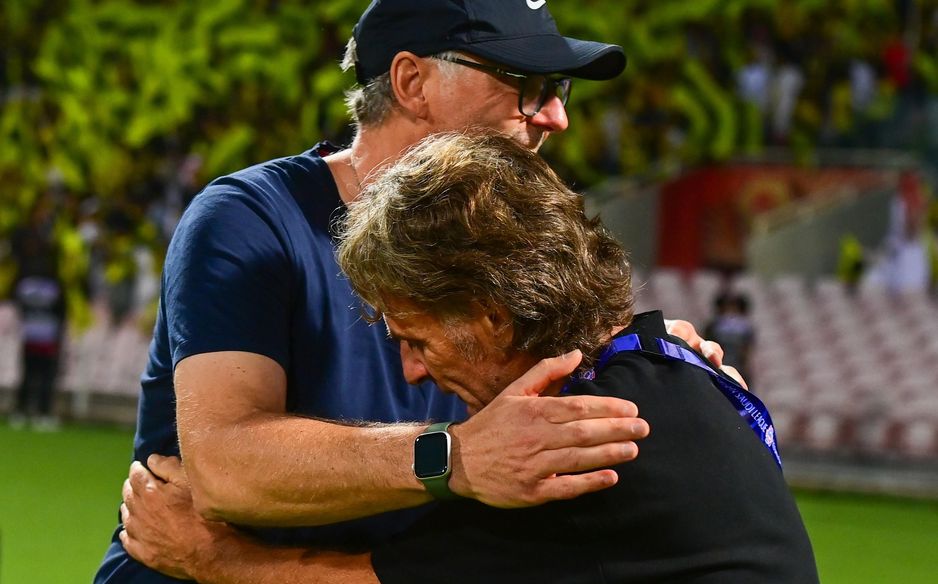 كارينيو يتلقى بطاقة حمراء ويغادر المباراة