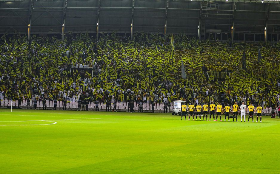 جماهير الاتحاد تملأ مدرجات مكة لدعم فريقها
