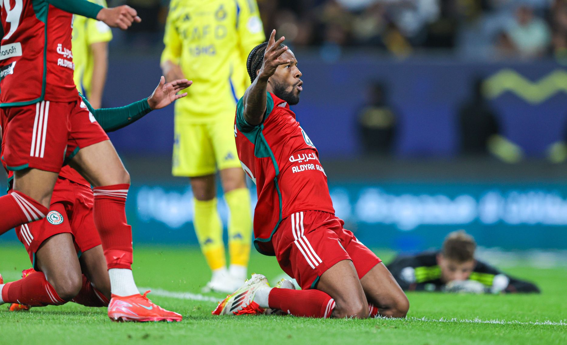 Georginio Wijnaldum celebrates winner v Al Nassr