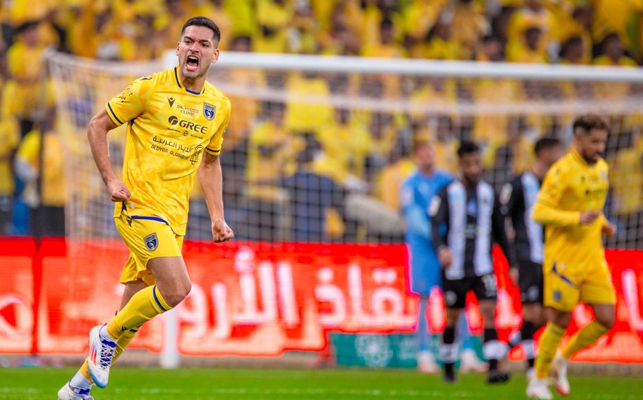 Al Taawoun's Renne Rivas scores v Al Shabab