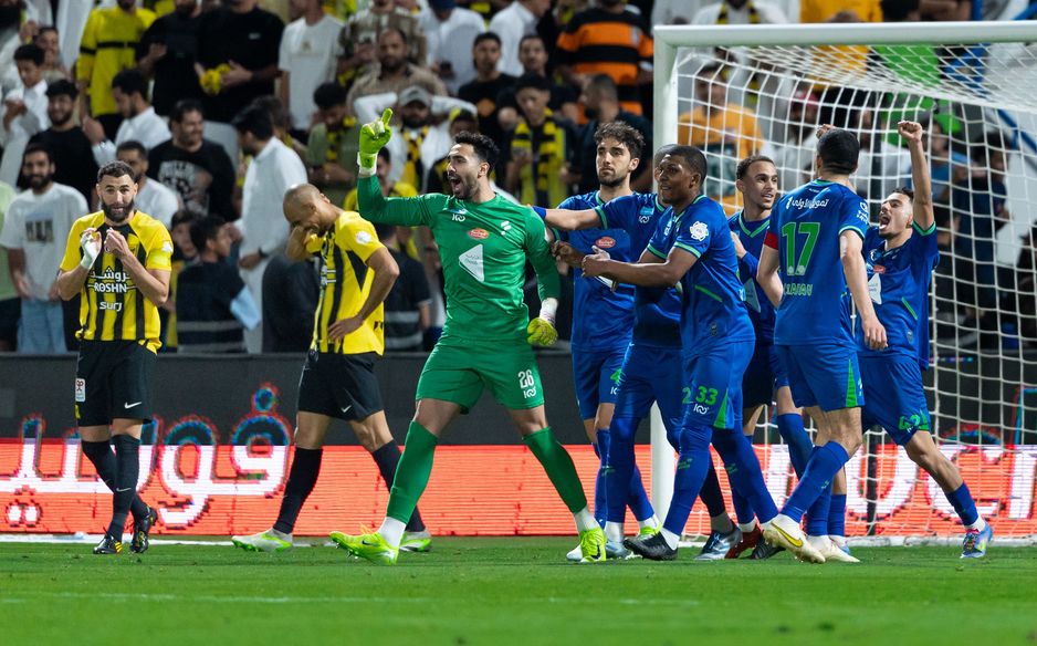 Al Fateh's Nawaf Al Aqidi saves penalty from Al Ittihad's Fabinho