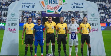 سالم الدوسري ويانيك كاراسكو في اللقطة التي تسبق المواجهات