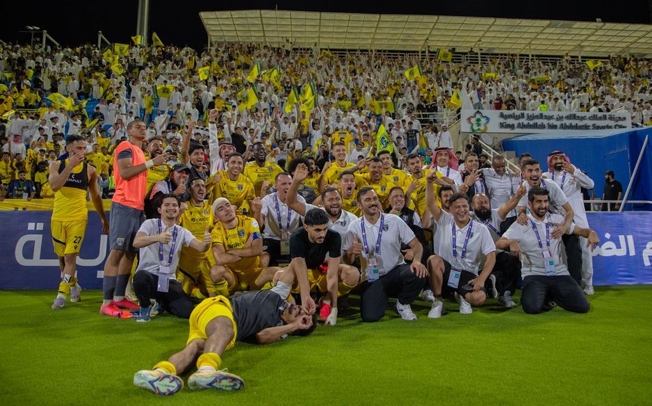 Al Taawoun celebrate the Qassim Derby win v Al Raed