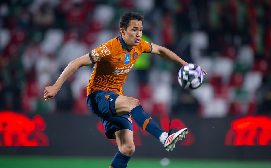 كتب لاعب وسط الفيحاء أوتابيك شوكوروف التاريخ مع منتخب بلاده أوزبكستان