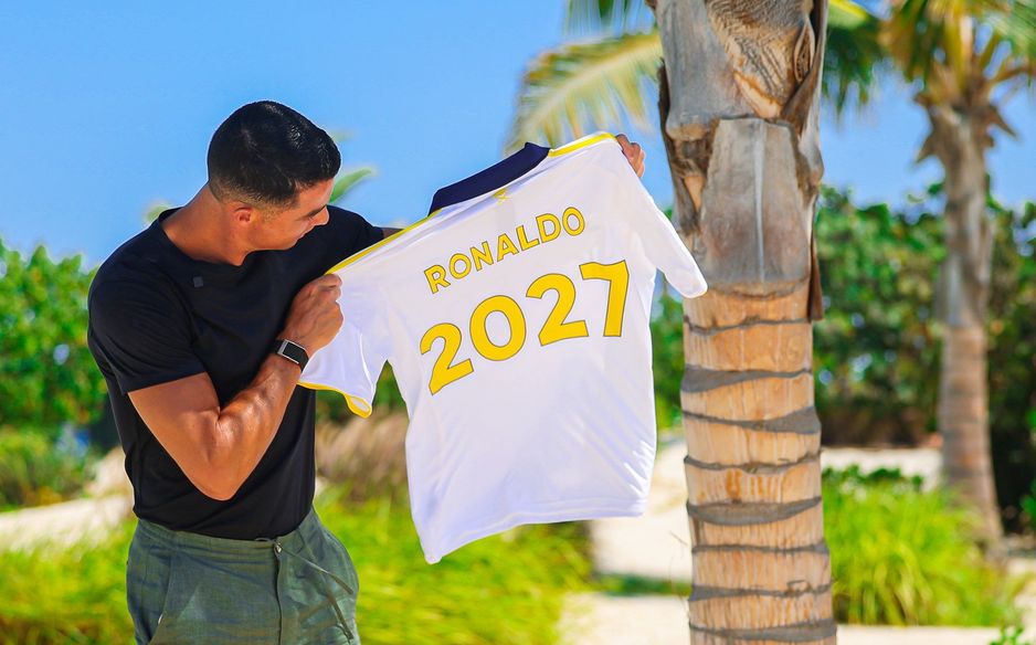 Cristiano Ronaldo with his 2027 Al Nassr jersey