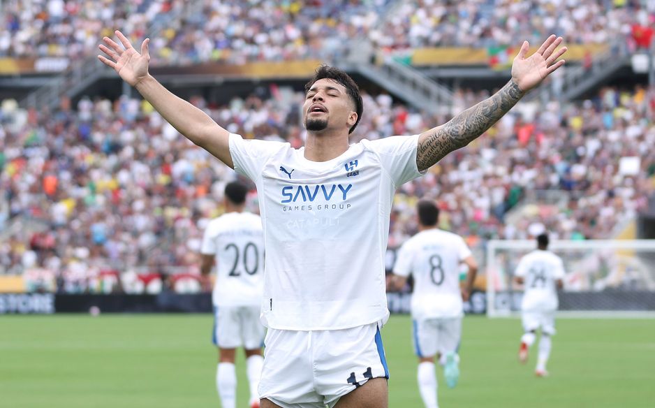 Marcos Leonardo scores for Al Hilal at FIFA Club World Cup v Fluminense