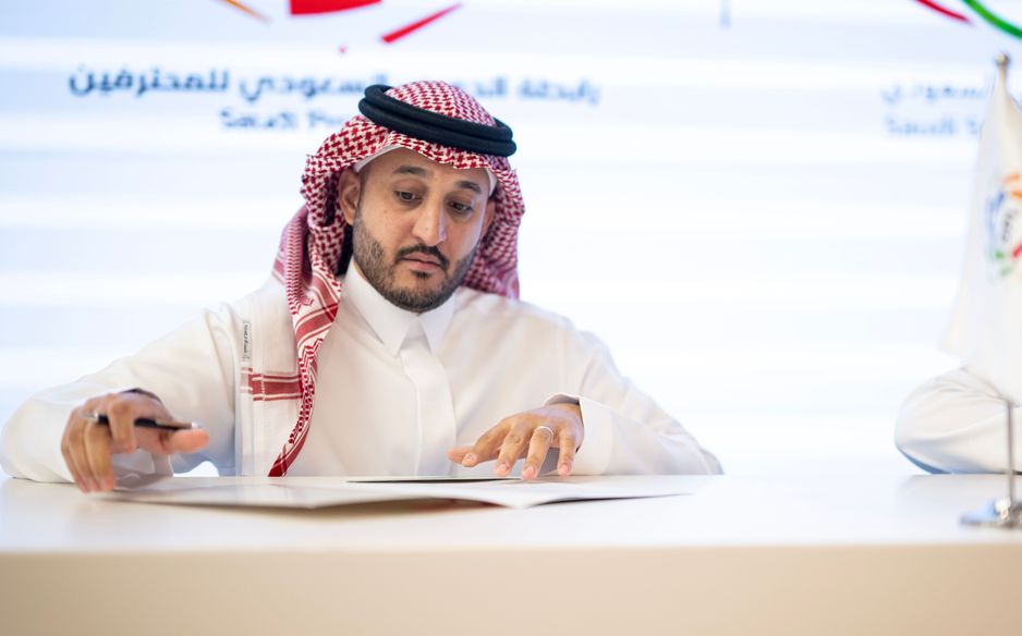 أعلنت الرابطة في وقت سابق تسلّمها مهام تنظيم ومتابعة اللوائح المالية المرتبطة بالنشاط الكروي لأندية الدوري