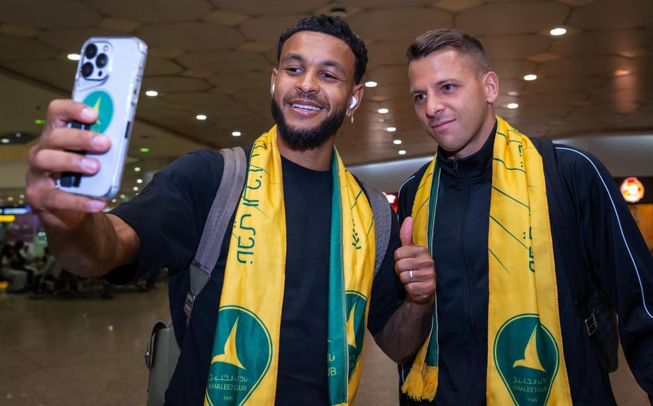 New Al Khaleej striker Joshua King (L)