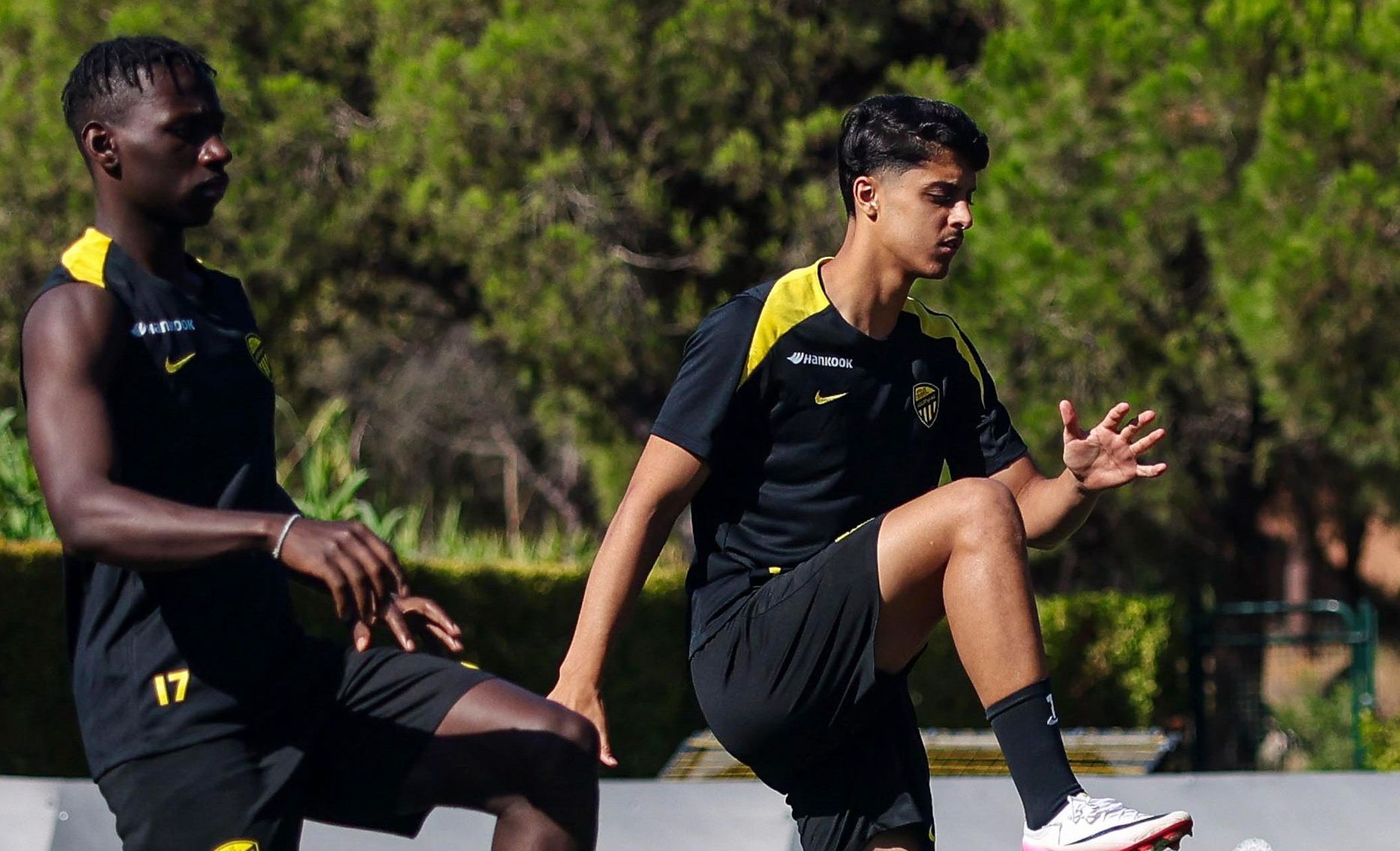 فيصل الغامدي ومروان الصحفي في معسكر الاتحاد