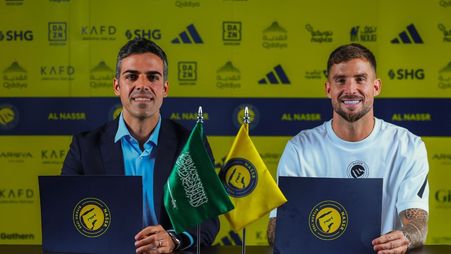 إينيغو مارتينيز يوقع عقود إنضمامه لنادي النصر