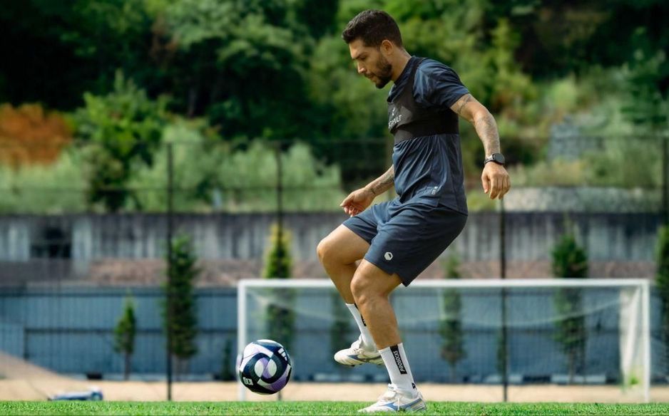 اللاعب البرازيلي بيتروس يستعد للظهور في الموسم الثاني مع الاخدود بعد ان سبق ومثل أندية ( النصر - الفتح - نيوم)