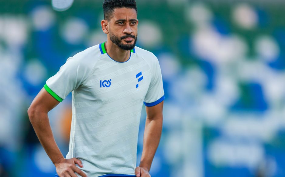 أعلن الفتح تمديد عقد هدافه مراد باتنا لموسم جديد مع الفريق