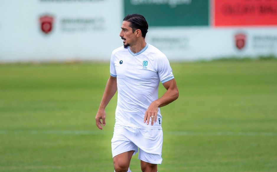 Al Okhdood have recruited ex-Borussia Dortmund and Galatasaray star Koray Gunter