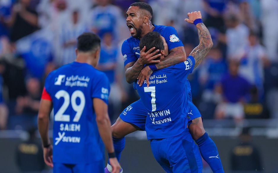 Malcom doubled Al Hilal's lead v Al Riyadh with a superb finish 