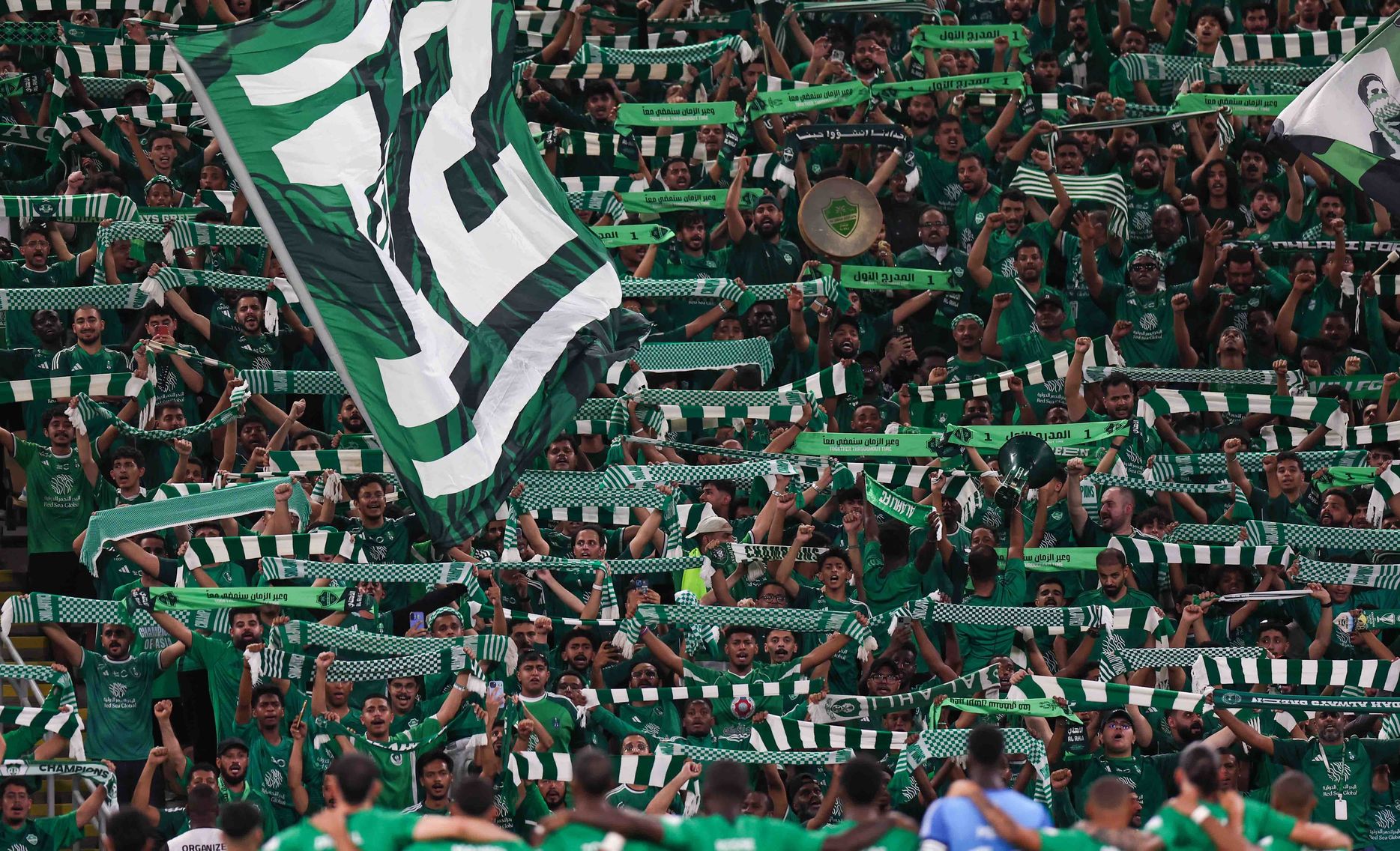 جماهير الأهلي في مباراة فريقهم الافتتاحية أمام نيوم
