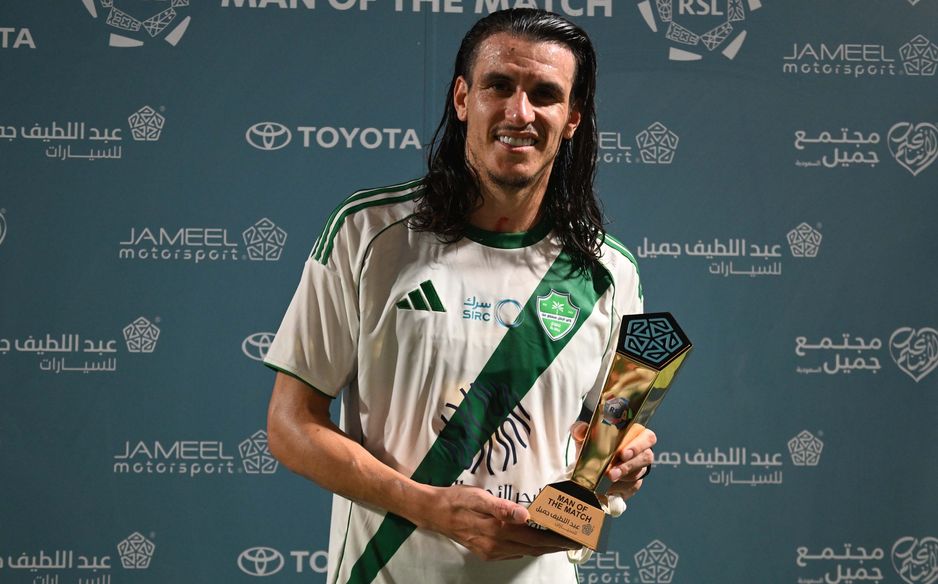 روجر إيبانيز رجل مباراة الاتفاق والأهلي