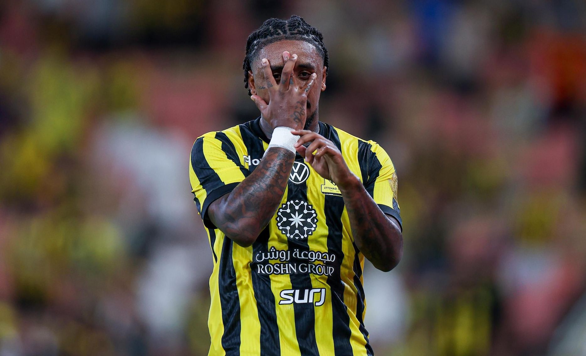 Al Ittihad's Steven Bergwijn scores v Al Fateh