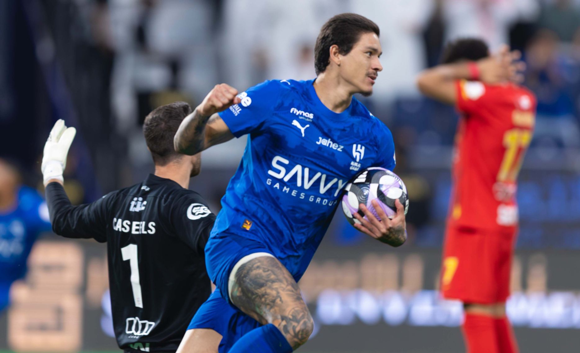 هدف داروين نونيز في مرمى كوين كاستيلس