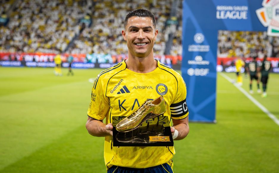 قائد فريق النصر كريستيانو رونالدو يحصل على الحذاء الذهبي لموسم 2024-25