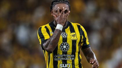 Al Ittihad's Steven Bergwijn celebrates goal v Al Fateh
