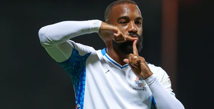 ألكساندر لاكازيت بانتصار نيوم الأول في الدوري