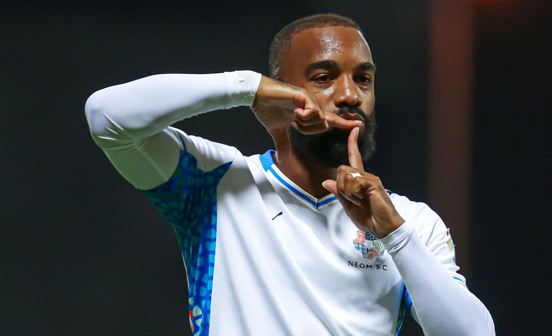 ألكساندر لاكازيت بانتصار نيوم الأول في الدوري