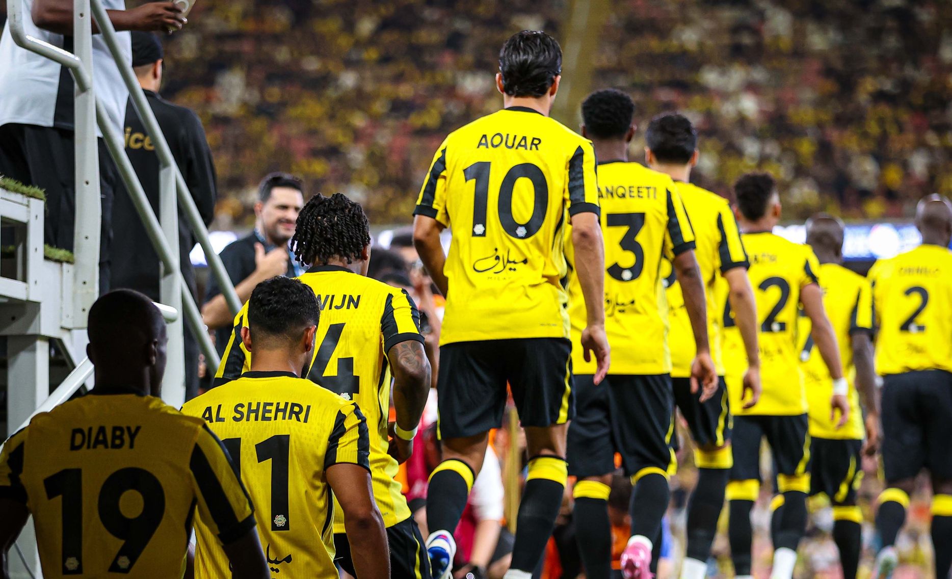 دخول لاعبي الاتحاد لملعب مباراتهم أمام الفتح