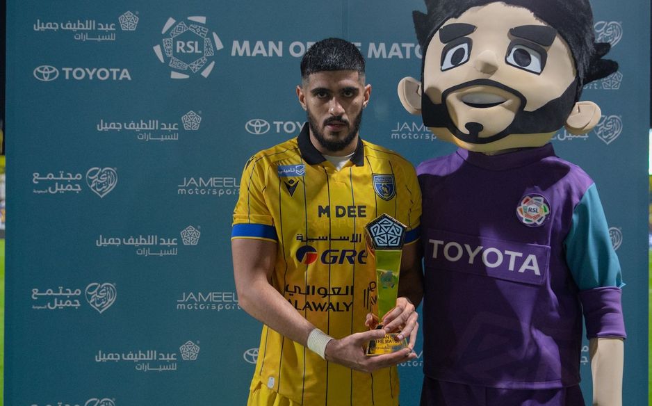 وليد الأحمد ينال جائزة رجل المباراة