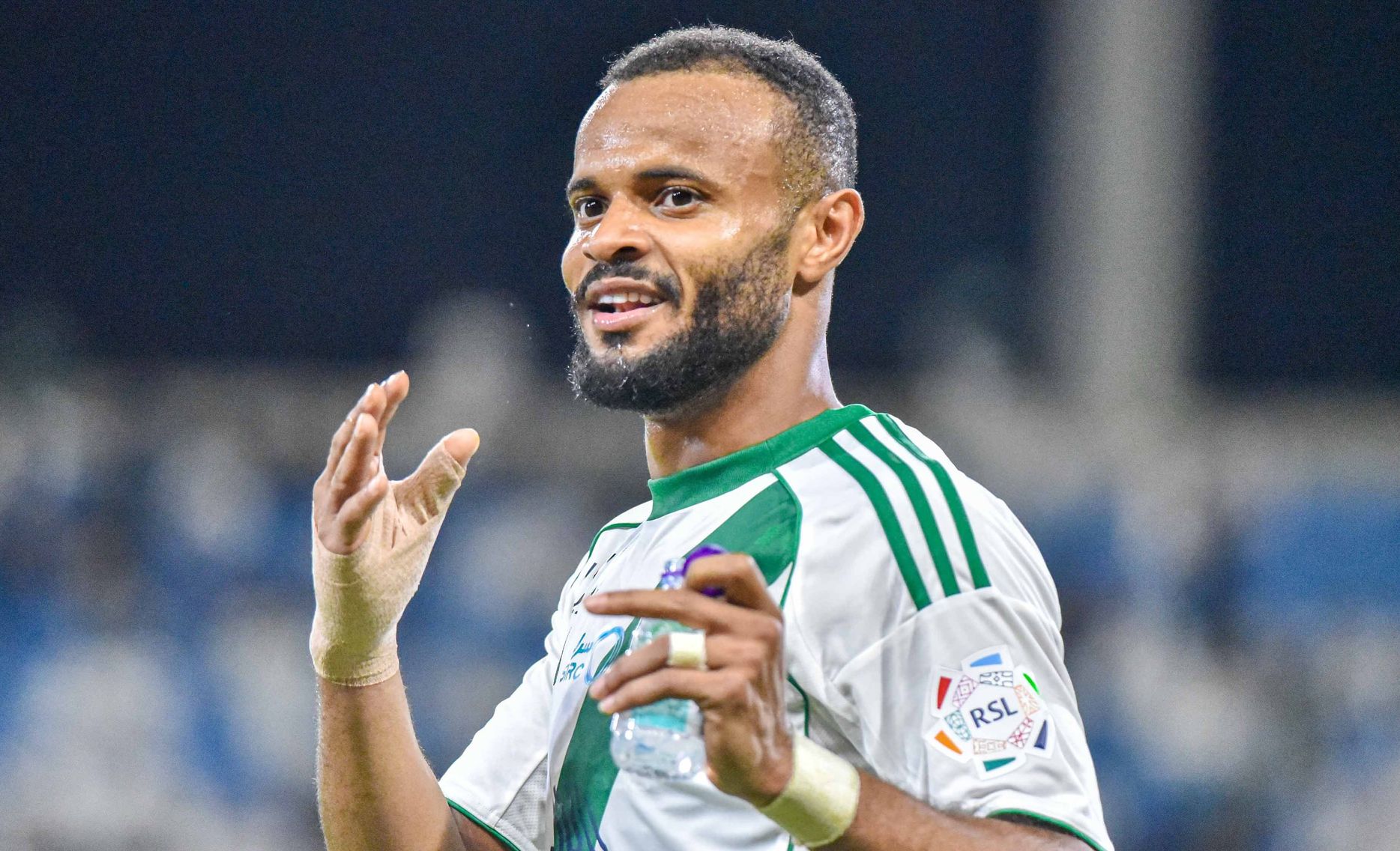 علي مجرشي يصنع ويسجل في انتصار الأهلي على الحزم 2-0