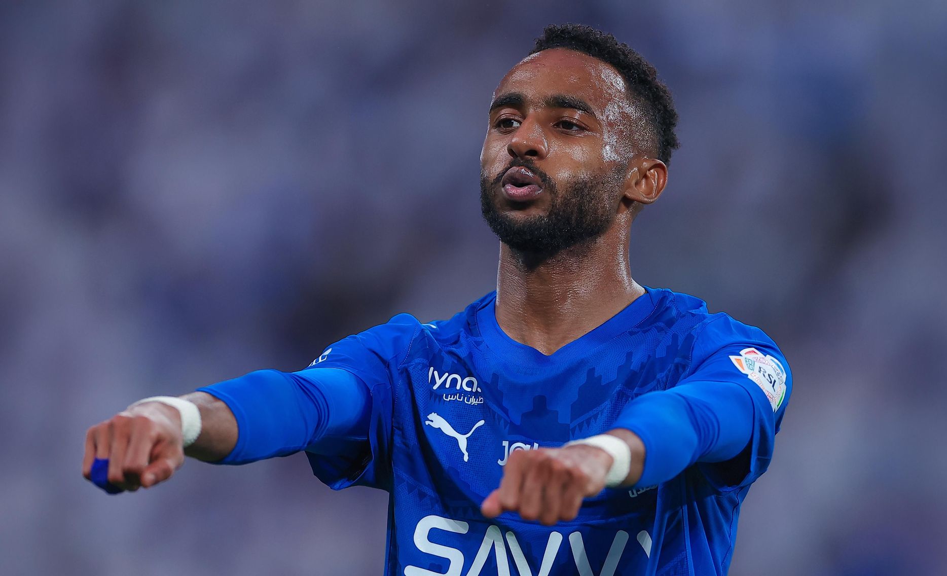 متعب الحربي يحتفل بأول أهدافه بشعار الهلال
