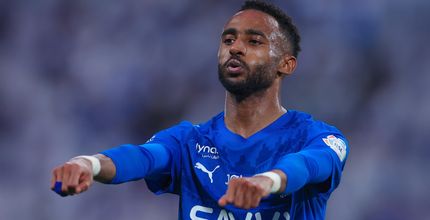 متعب الحربي يحتفل بأول أهدافه بشعار الهلال