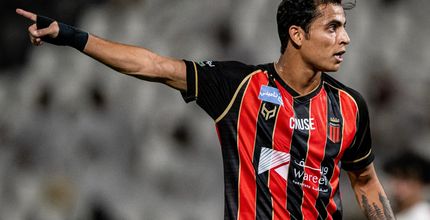 Al Riyadh's Ibrahim Bayesh v Al Najmah