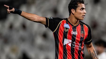 Al Riyadh's Ibrahim Bayesh v Al Najmah