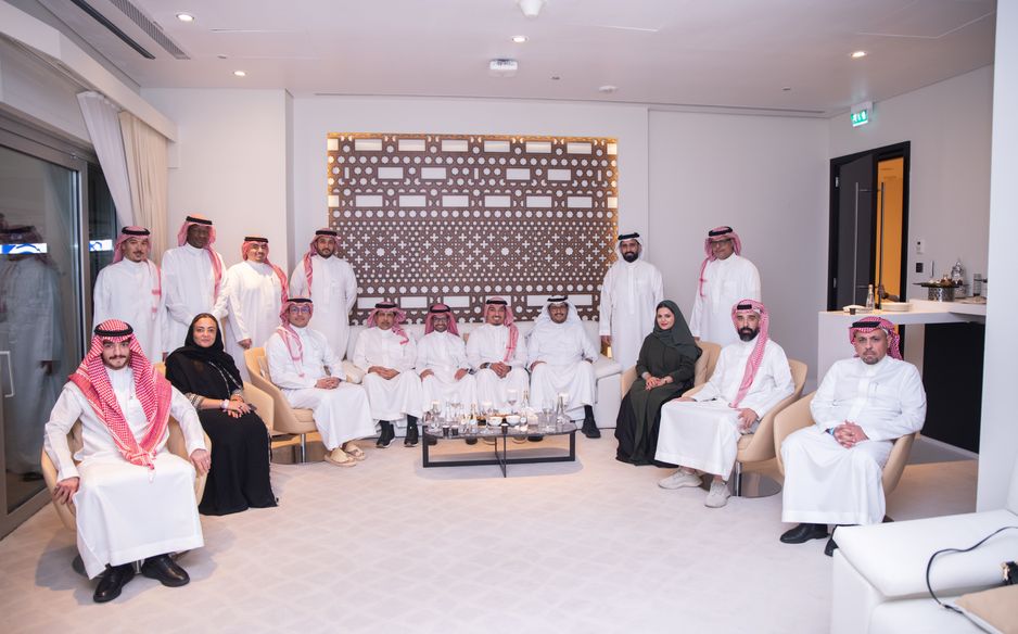 مجلس إدارة الرابطة مع أعضاء الجمعية العمومية في مباراة الأخضر أمام العراق