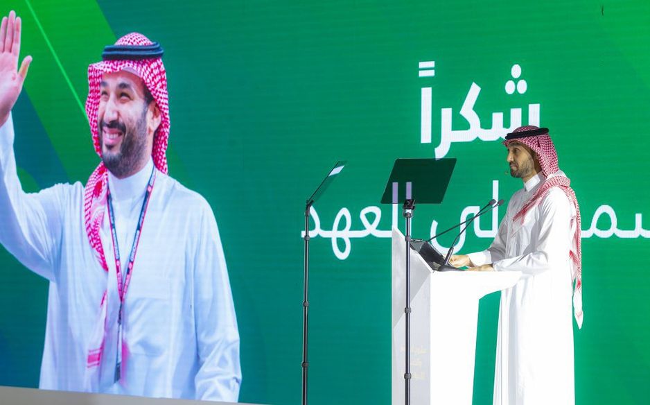 وزير الرياضة استهل حديثه في مؤتمر مشروع الاستثمار والتخصيص للأندية الرياضية بالقول إنه سيحدث نقلة غير مسبوقة في رياضة المملكة