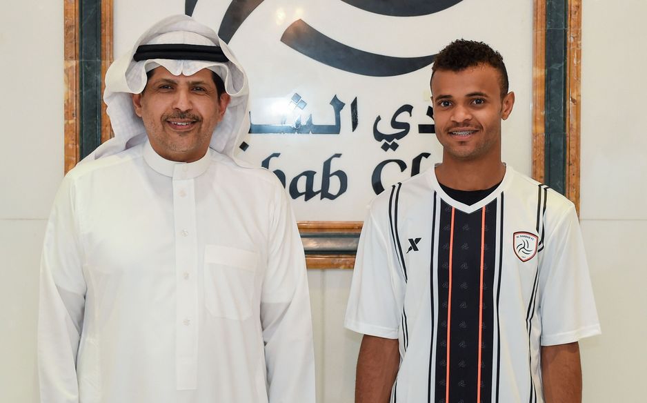 خاض علي مجرشي 25 مباراة بشعار الشباب منها 3 لقاءات في مواجهة الأهلي