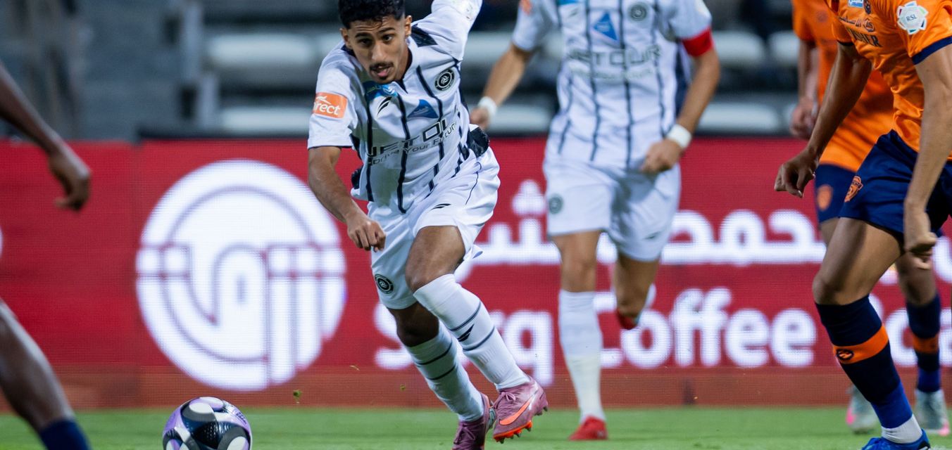 سعد بالعبيد لاعب الشباب في مباراة فريقه أمام الفيحاء