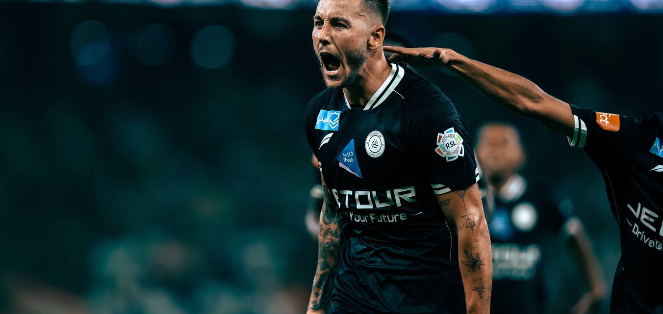 براونهيل يصرخ فرحًا بهدف التعادل الذي أنهى به صومه التهديفي في المباراتين السابقتين