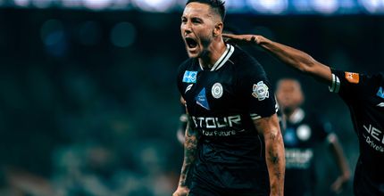 براونهيل يصرخ فرحًا بهدف التعادل الذي أنهى به صومه التهديفي في المباراتين السابقتين