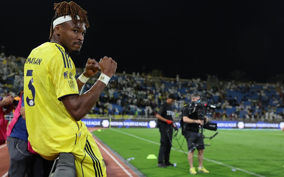 Mohamed Simakan celebrates a fourth clean sheet from six for Al Nassr