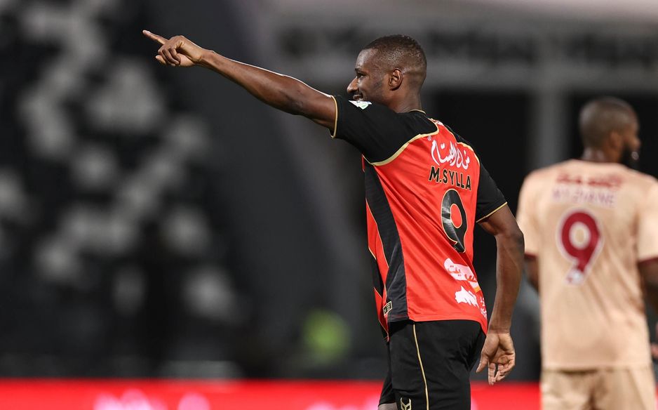 Mamadou Sylla scores for Al Riyadh v Al Kholood