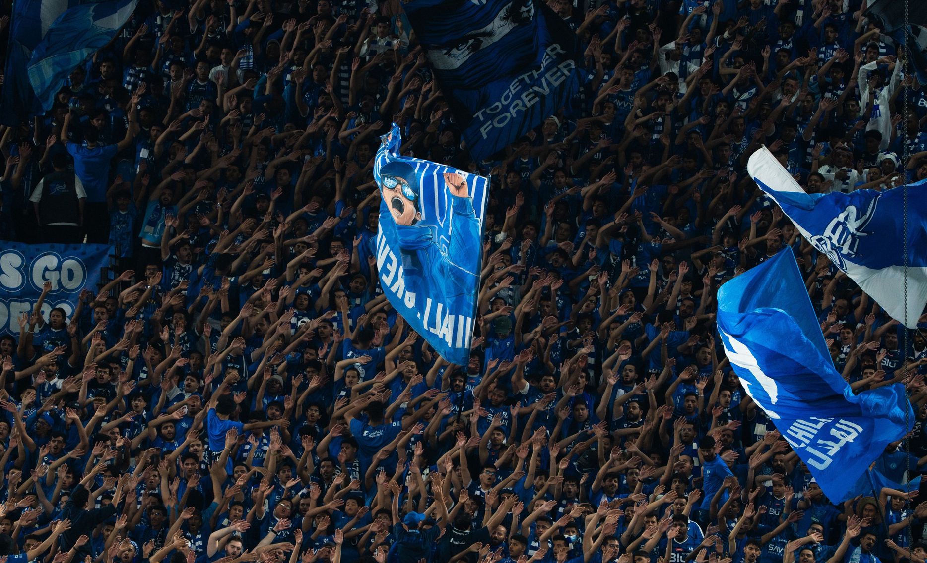 الجماهير الهلالية في ملعب المملكة أرينا في ديربي الهلال والشباب