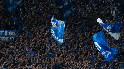 الجماهير الهلالية في ملعب المملكة أرينا في ديربي الهلال والشباب