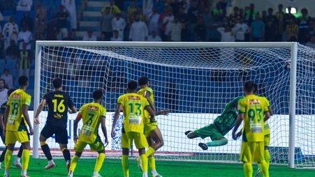 الاتحاد يعود بريمونتادا مثيرة.. تعادل رباعي في الدمام